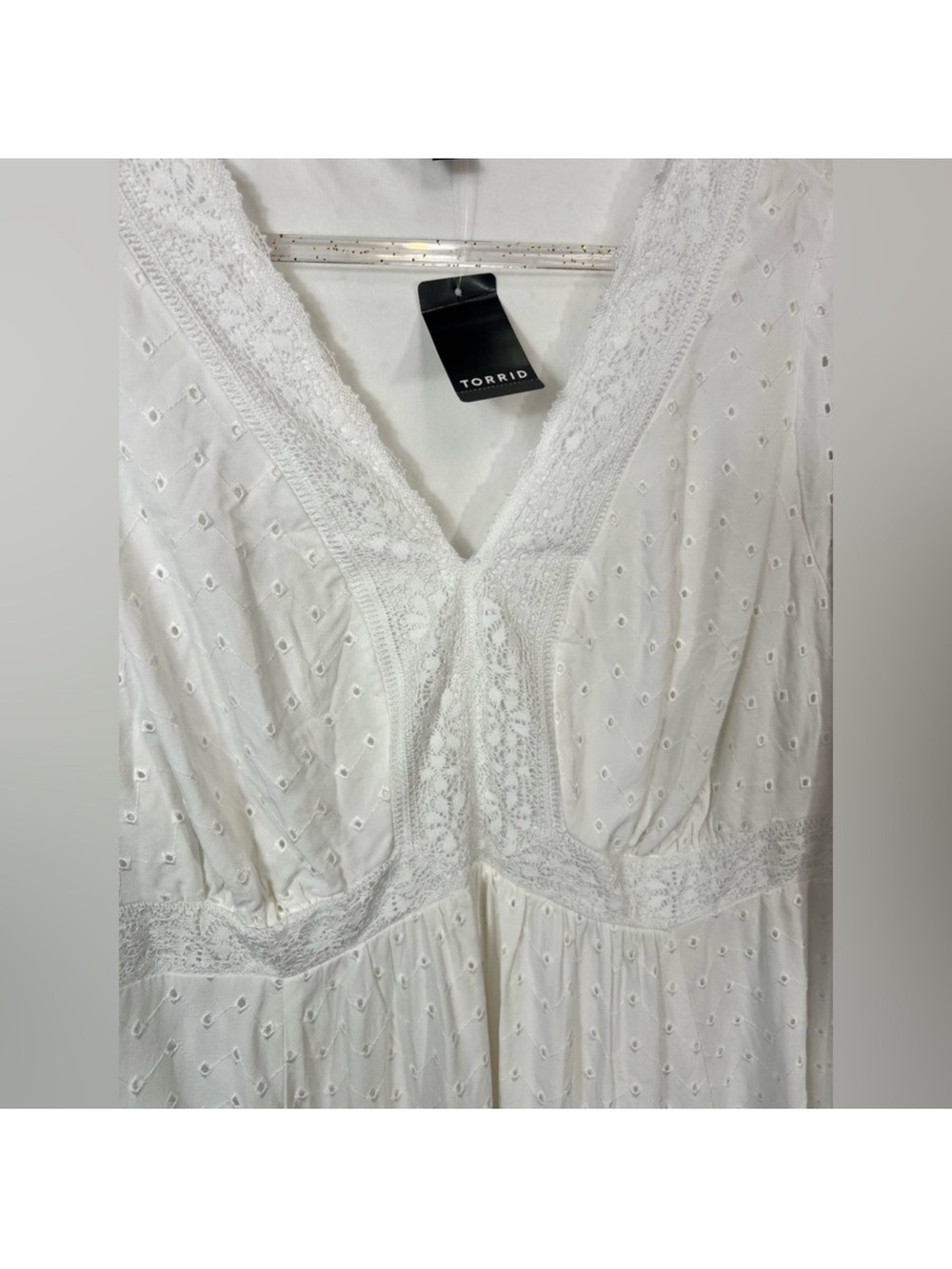 Torrid NWT Eyelet White Peplum Blouse with V-Neckline and Billowy Sleeves Sz 1X - Picture 5 of 12